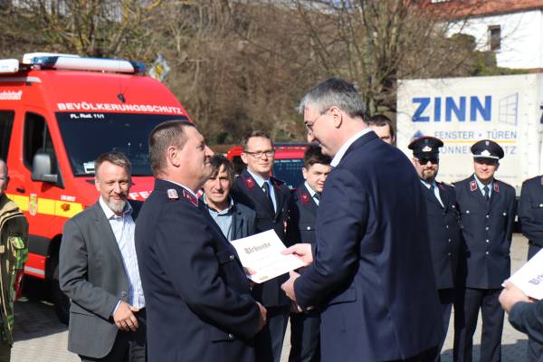 Große Bescherung für fünf Feuerwehren_2022-03-25 Sitzendorf Übergabe Feuerwehren mmod (46).JPG